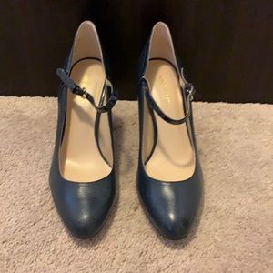 Nine West navy pumps. Excellent condition.